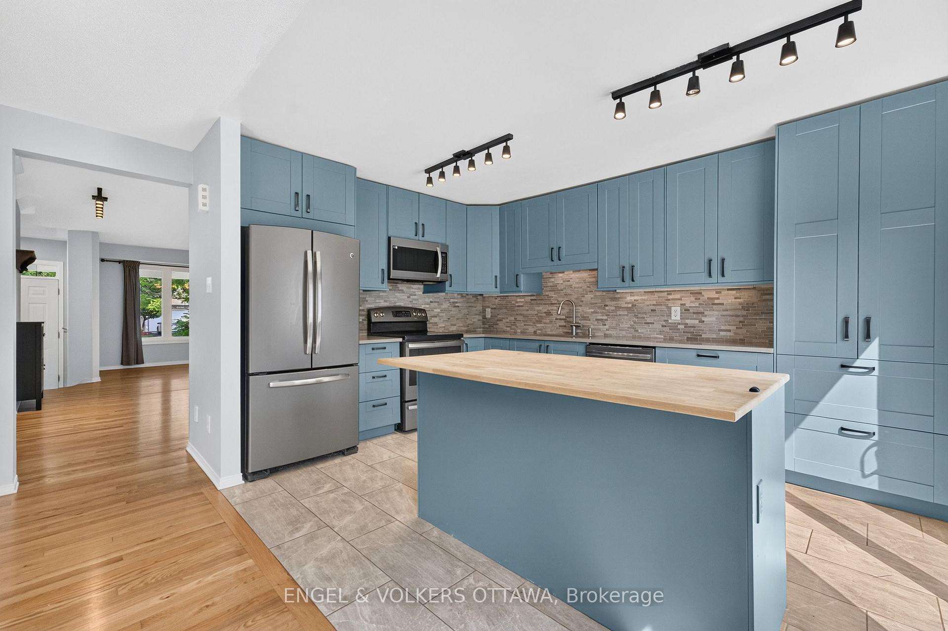 Photo 19 of 2123 Esprit Drive, Ottawa, Avalon East — HOMEH