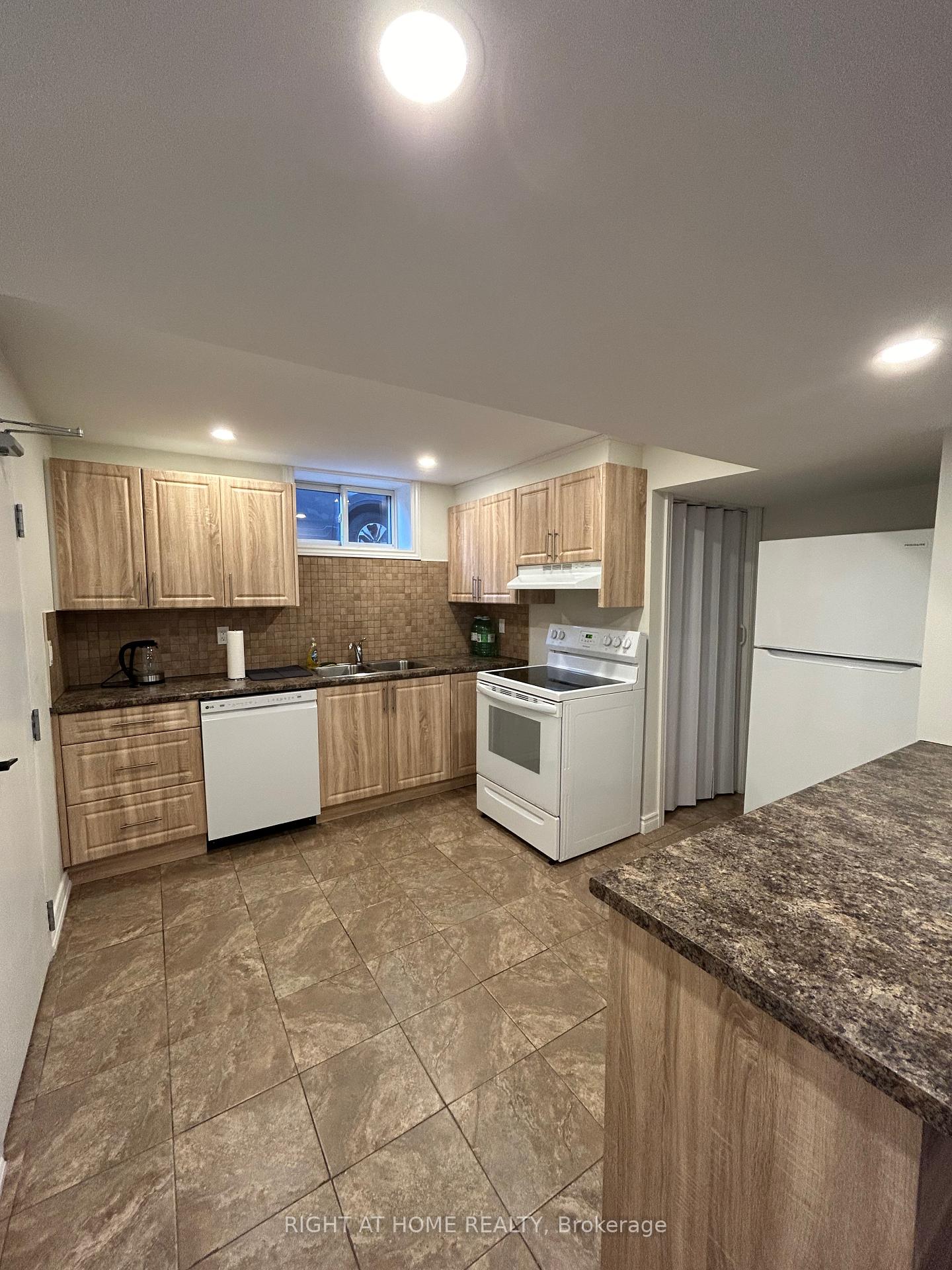Photo 6 of 36 Aurora Heights Drive, Aurora, Aurora Heights — HOMEH