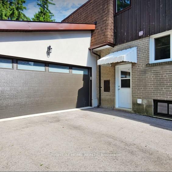 Photo 13 of 36 Aurora Heights Drive, Aurora, Aurora Heights — HOMEH
