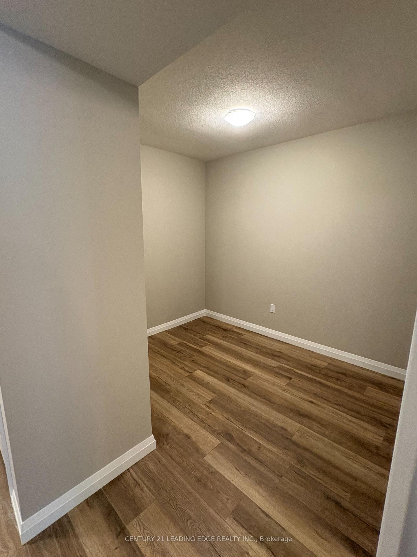 Photo 8 of Unit 908, 93 Arthur Street, Guelph, St. Patrick's Ward — HOMEH