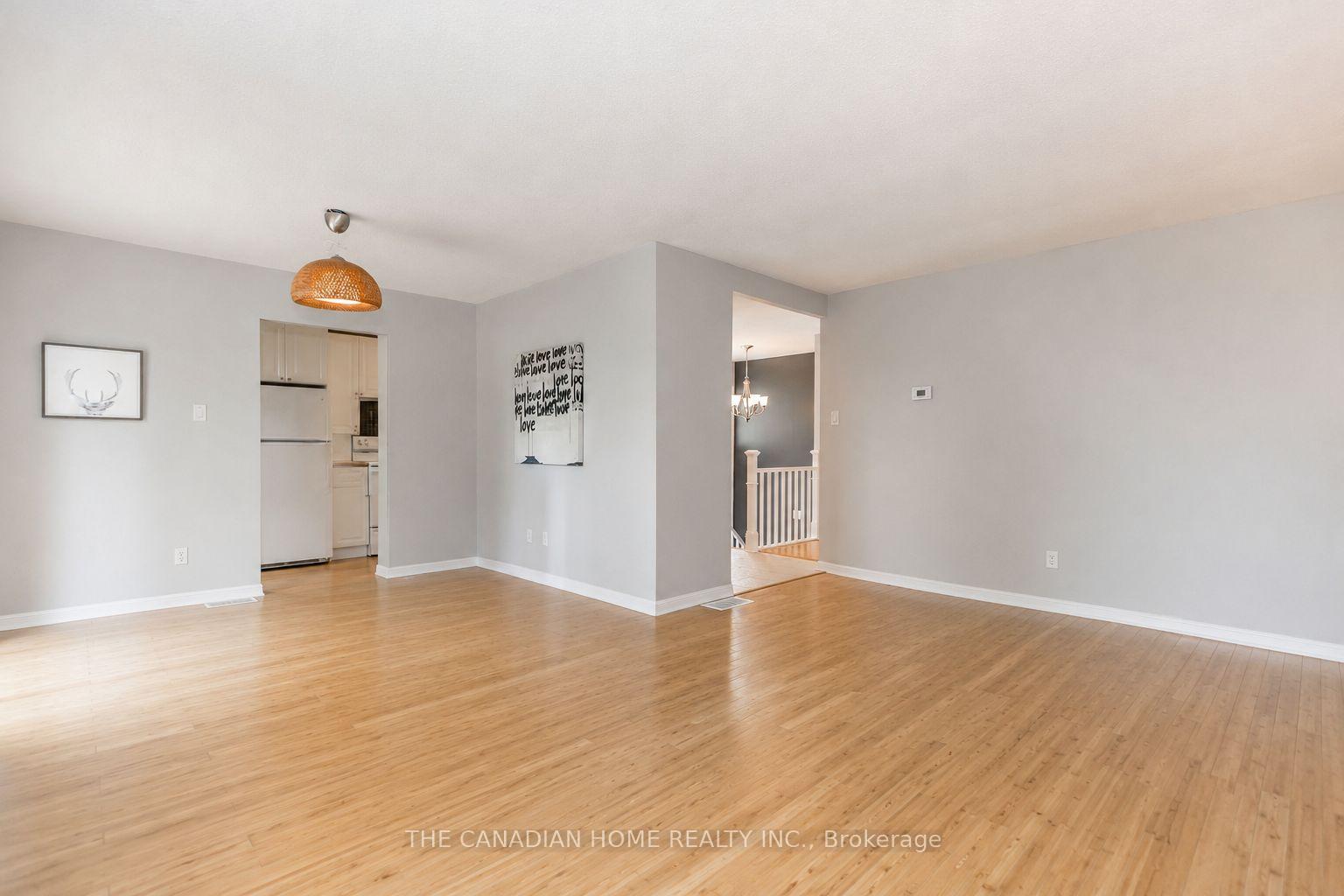 Photo 6 of 802 Pam Crescent, Newmarket, Huron Heights-Leslie Valley — HOMEH