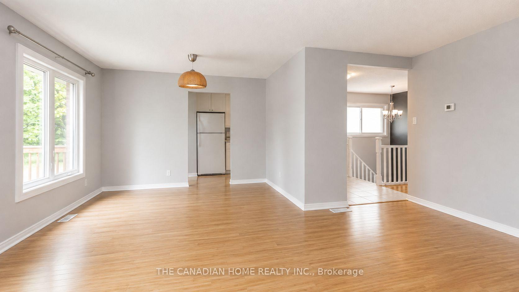 Photo 8 of 802 Pam Crescent, Newmarket, Huron Heights-Leslie Valley — HOMEH