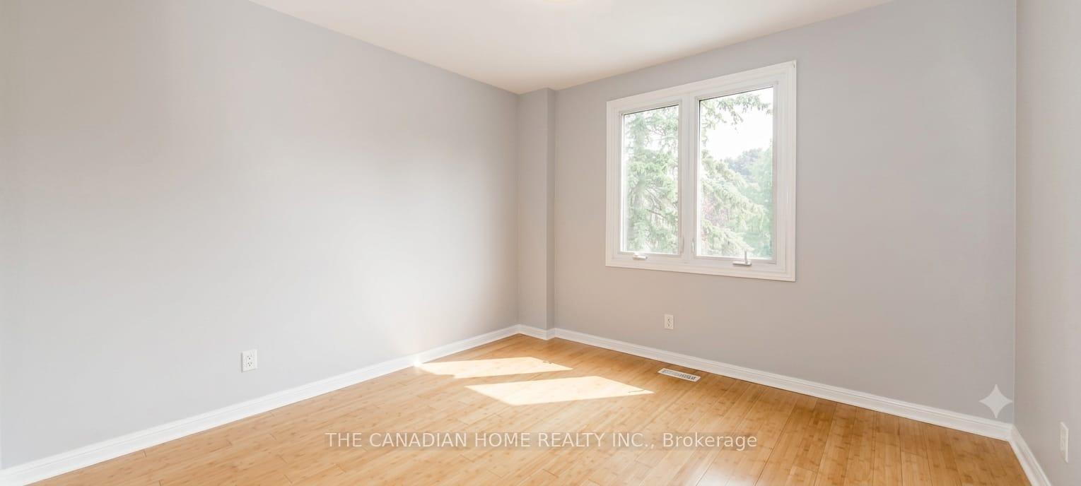 Photo 11 of 802 Pam Crescent, Newmarket, Huron Heights-Leslie Valley — HOMEH