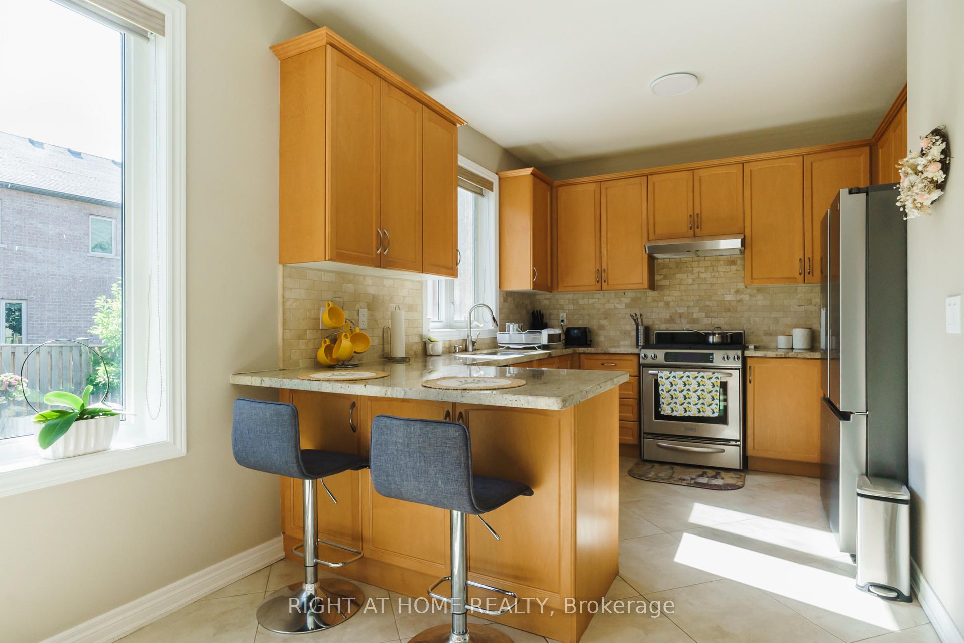 Photo 5 of 139 Bellini Avenue, Vaughan, Vellore Village — HOMEH