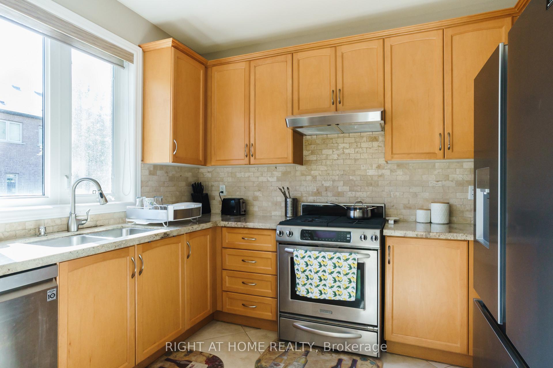 Photo 6 of 139 Bellini Avenue, Vaughan, Vellore Village — HOMEH