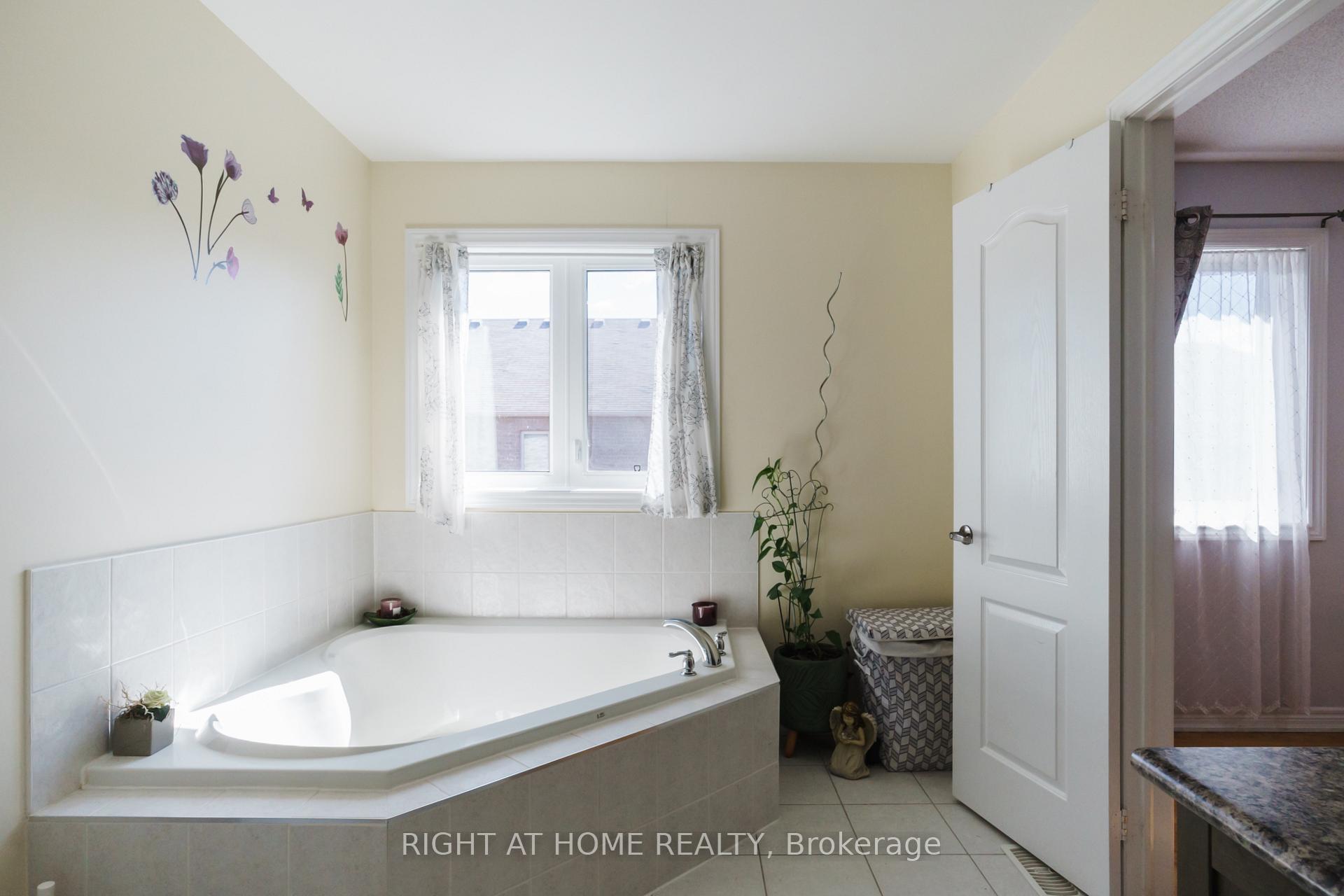 Photo 13 of 139 Bellini Avenue, Vaughan, Vellore Village — HOMEH