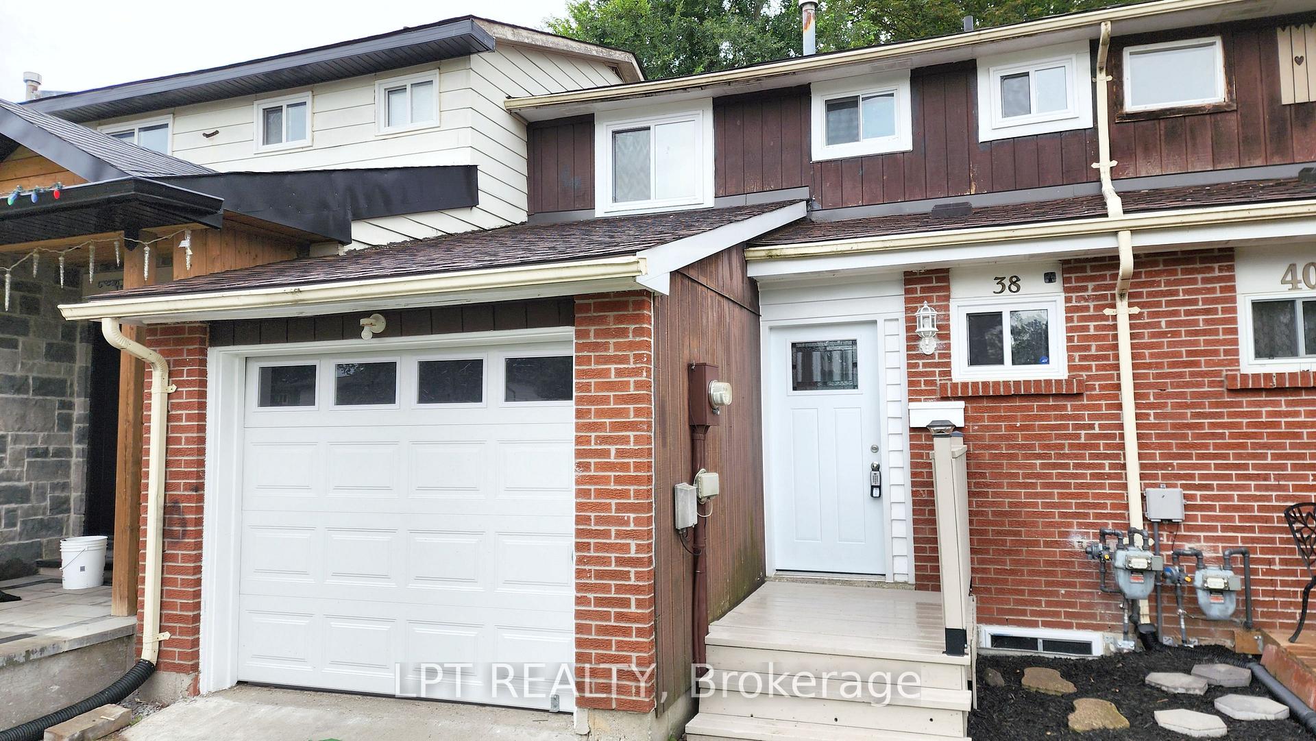 Photo 2 of 38 Chaucer Crescent, Barrie, Letitia Heights — HOMEH