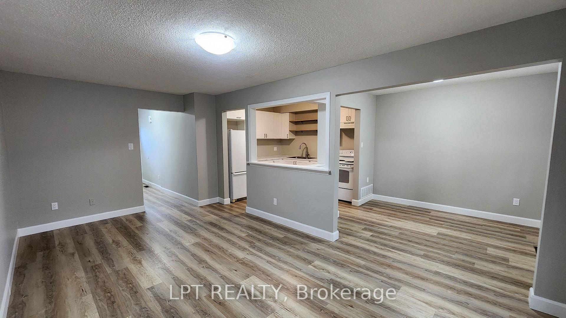Photo 5 of 38 Chaucer Crescent, Barrie, Letitia Heights — HOMEH