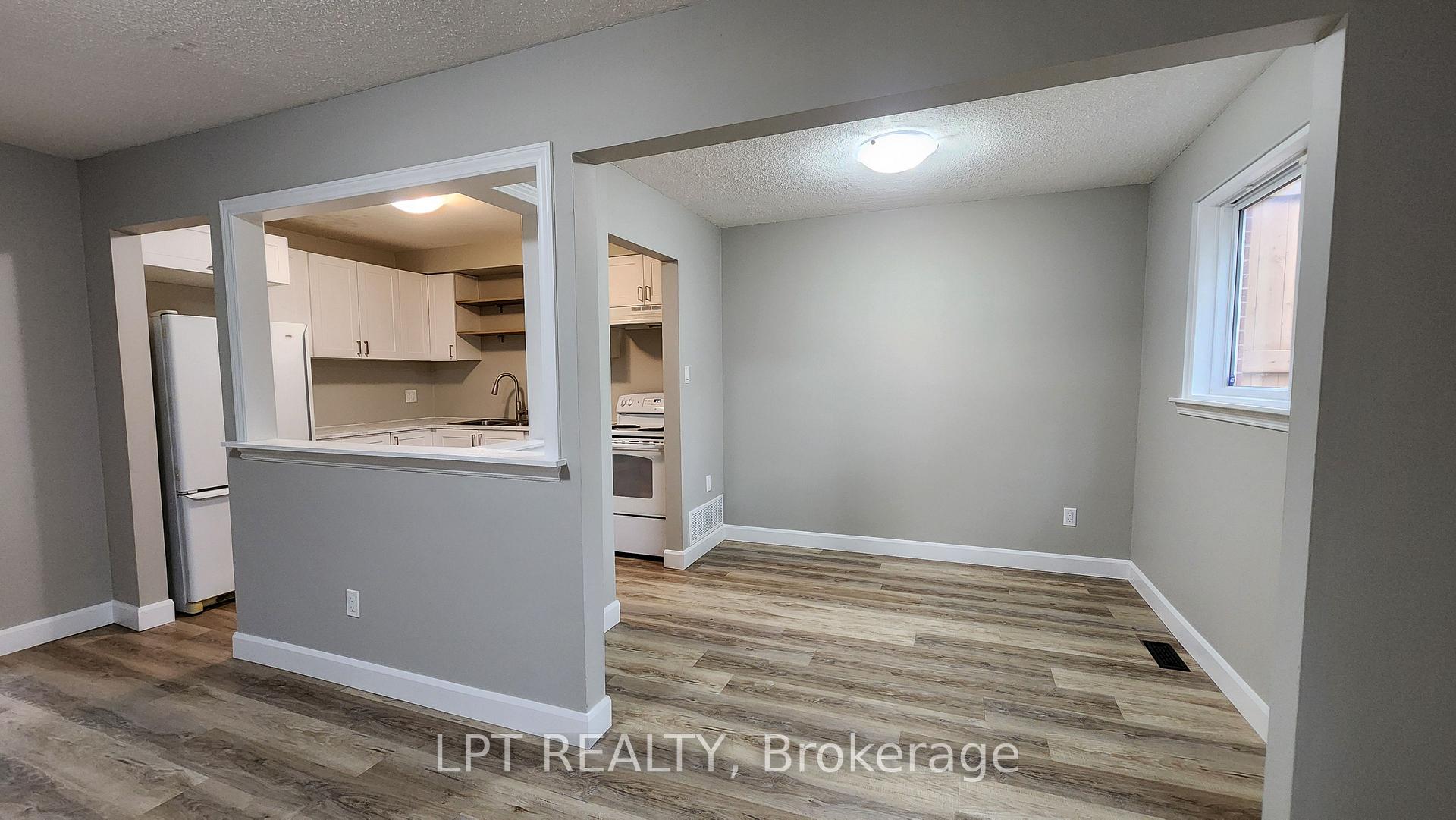 Photo 9 of 38 Chaucer Crescent, Barrie, Letitia Heights — HOMEH