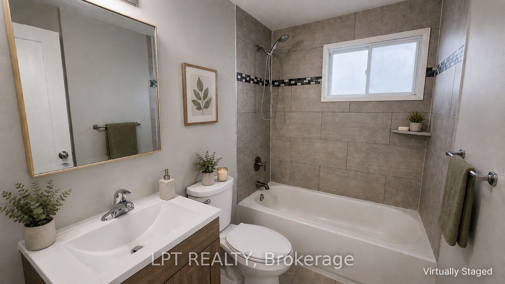 Photo 12 of 38 Chaucer Crescent, Barrie, Letitia Heights — HOMEH