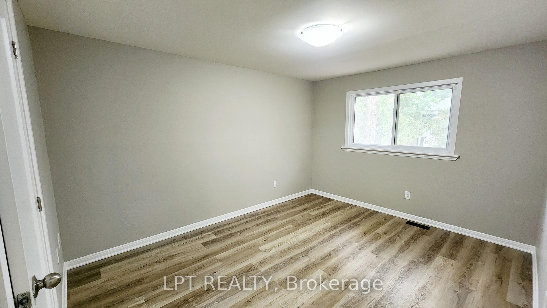 Photo 15 of 38 Chaucer Crescent, Barrie, Letitia Heights — HOMEH