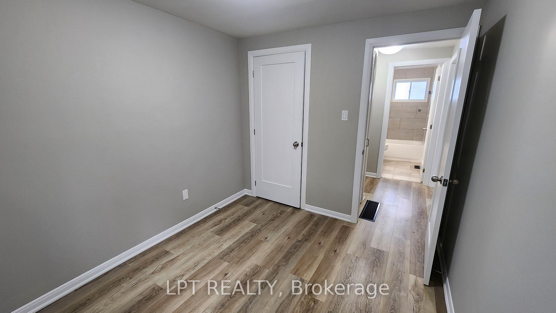 Photo 21 of 38 Chaucer Crescent, Barrie, Letitia Heights — HOMEH