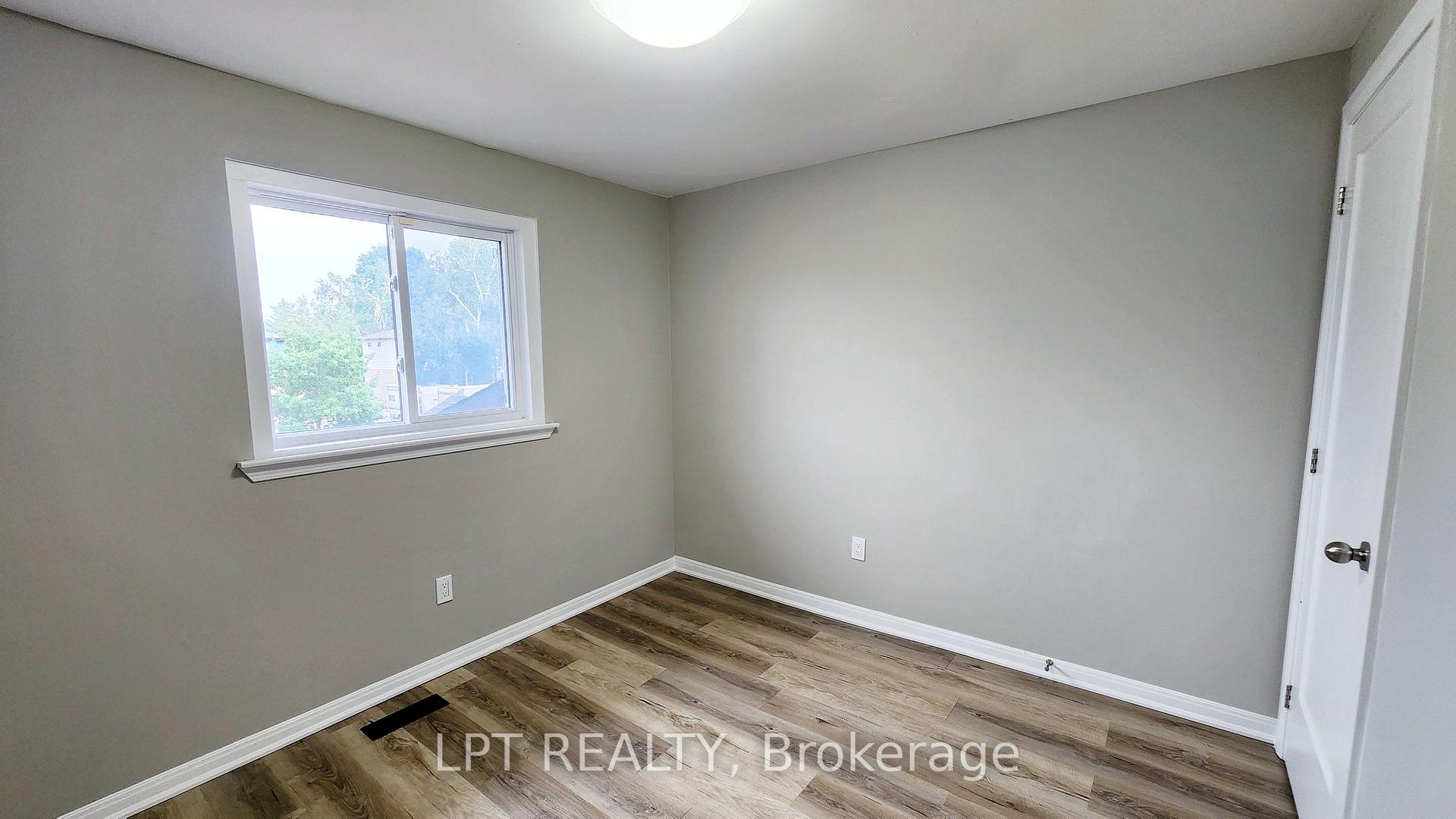 Photo 20 of 38 Chaucer Crescent, Barrie, Letitia Heights — HOMEH
