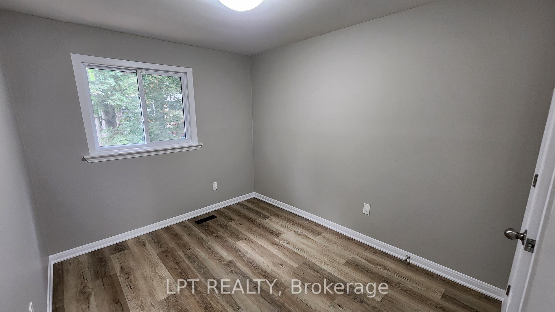 Photo 22 of 38 Chaucer Crescent, Barrie, Letitia Heights — HOMEH