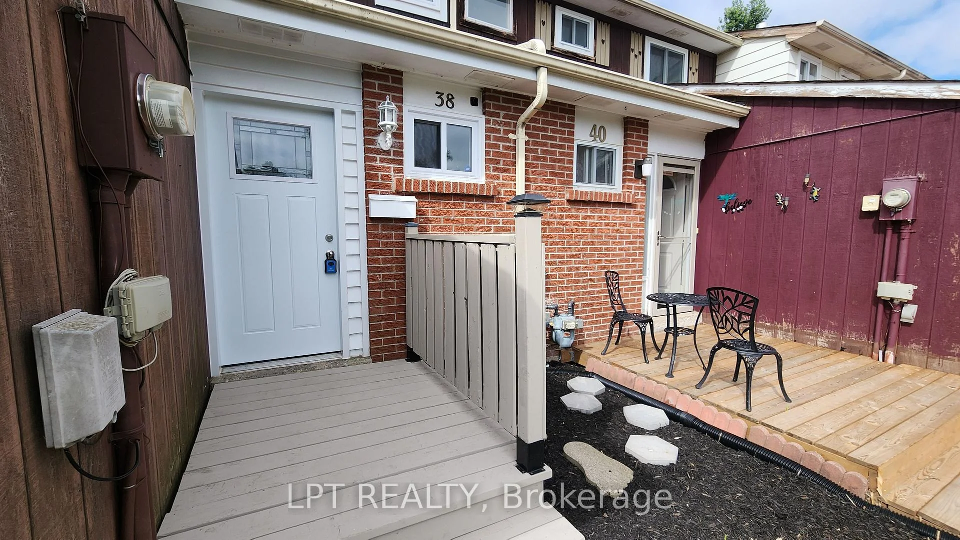 Photo 27 of 38 Chaucer Crescent, Barrie, Letitia Heights — HOMEH