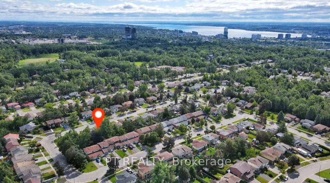 Photo 29 of 38 Chaucer Crescent, Barrie, Letitia Heights — HOMEH