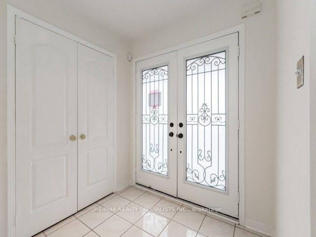 Photo 2 of 114 River Rock Crescent, Brampton, Fletcher's Meadow — HOMEH