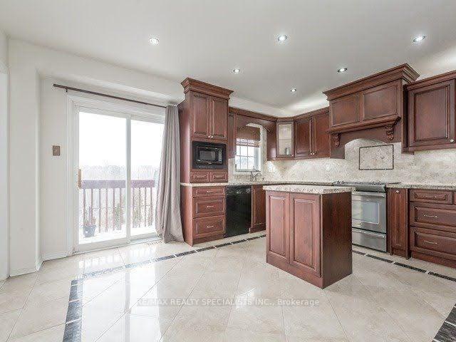 Photo 3 of 114 River Rock Crescent, Brampton, Fletcher's Meadow — HOMEH