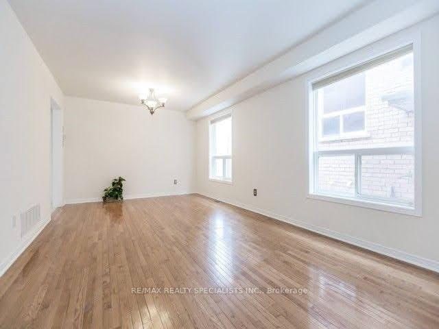 Photo 4 of 114 River Rock Crescent, Brampton, Fletcher's Meadow — HOMEH