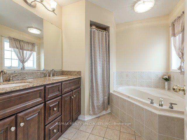 Photo 7 of 114 River Rock Crescent, Brampton, Fletcher's Meadow — HOMEH