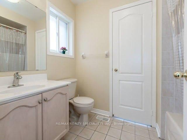 Photo 9 of 114 River Rock Crescent, Brampton, Fletcher's Meadow — HOMEH
