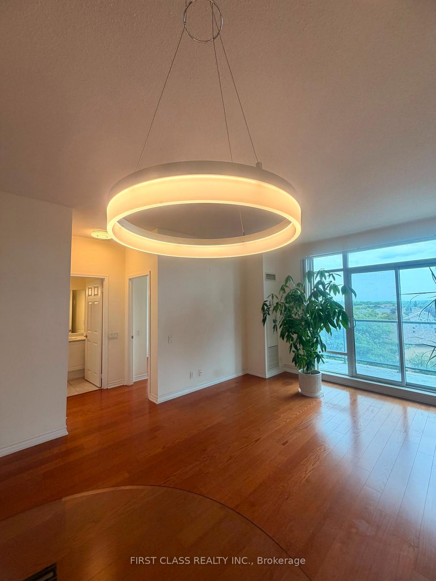 Photo 4 of Unit 422, 11121 Yonge Street, Richmond Hill, Devonsleigh — HOMEH