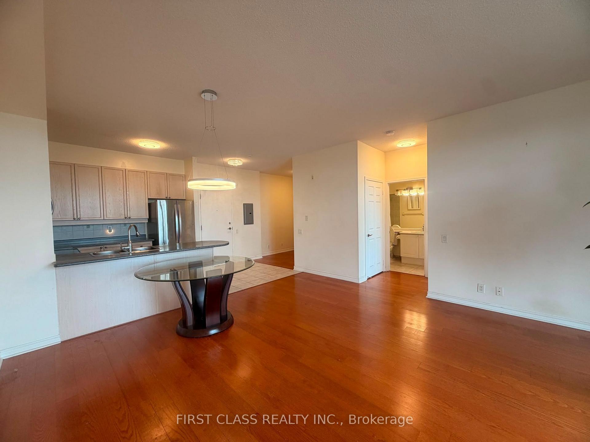 Photo 5 of Unit 422, 11121 Yonge Street, Richmond Hill, Devonsleigh — HOMEH