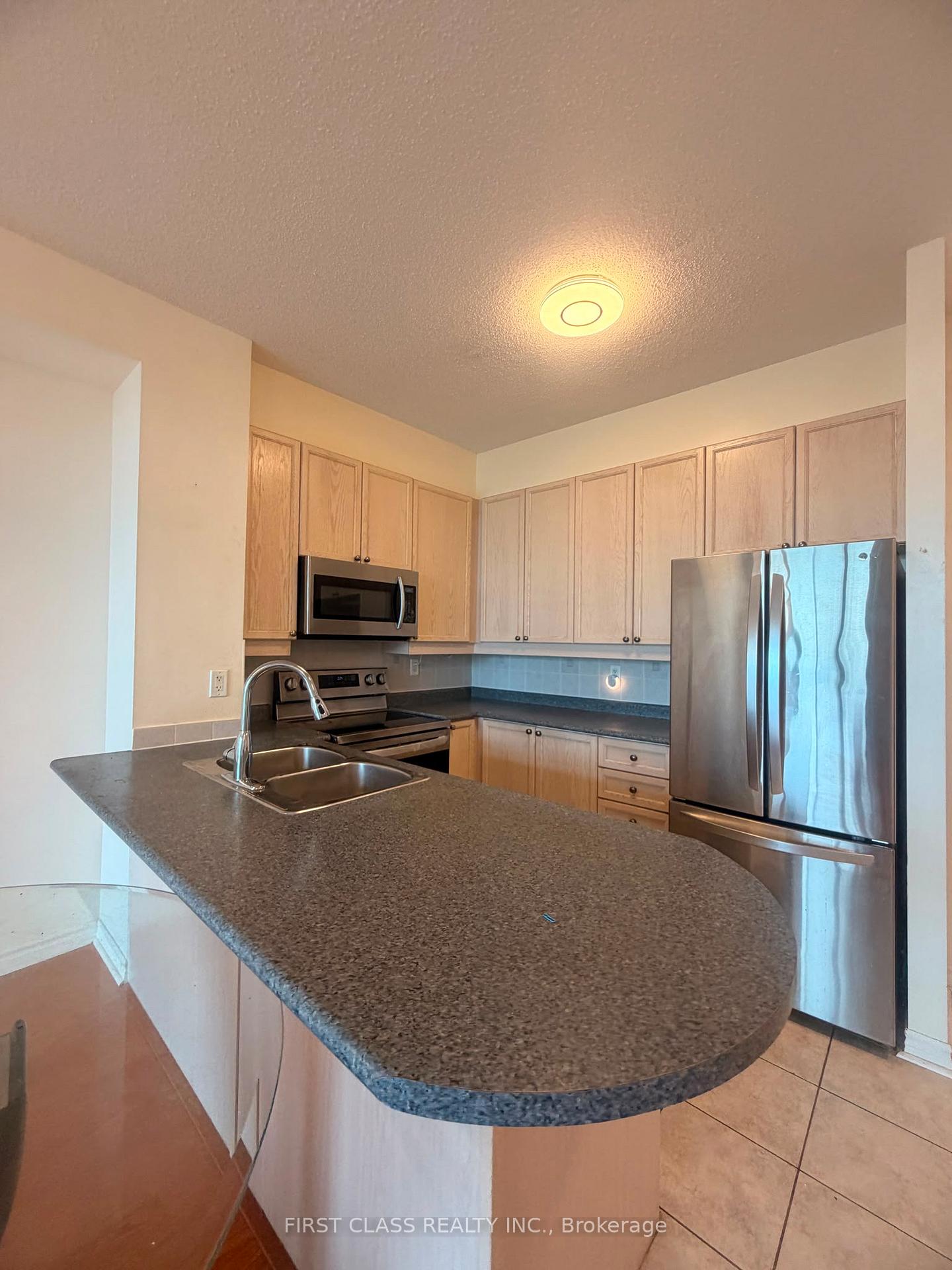 Photo 8 of Unit 422, 11121 Yonge Street, Richmond Hill, Devonsleigh — HOMEH