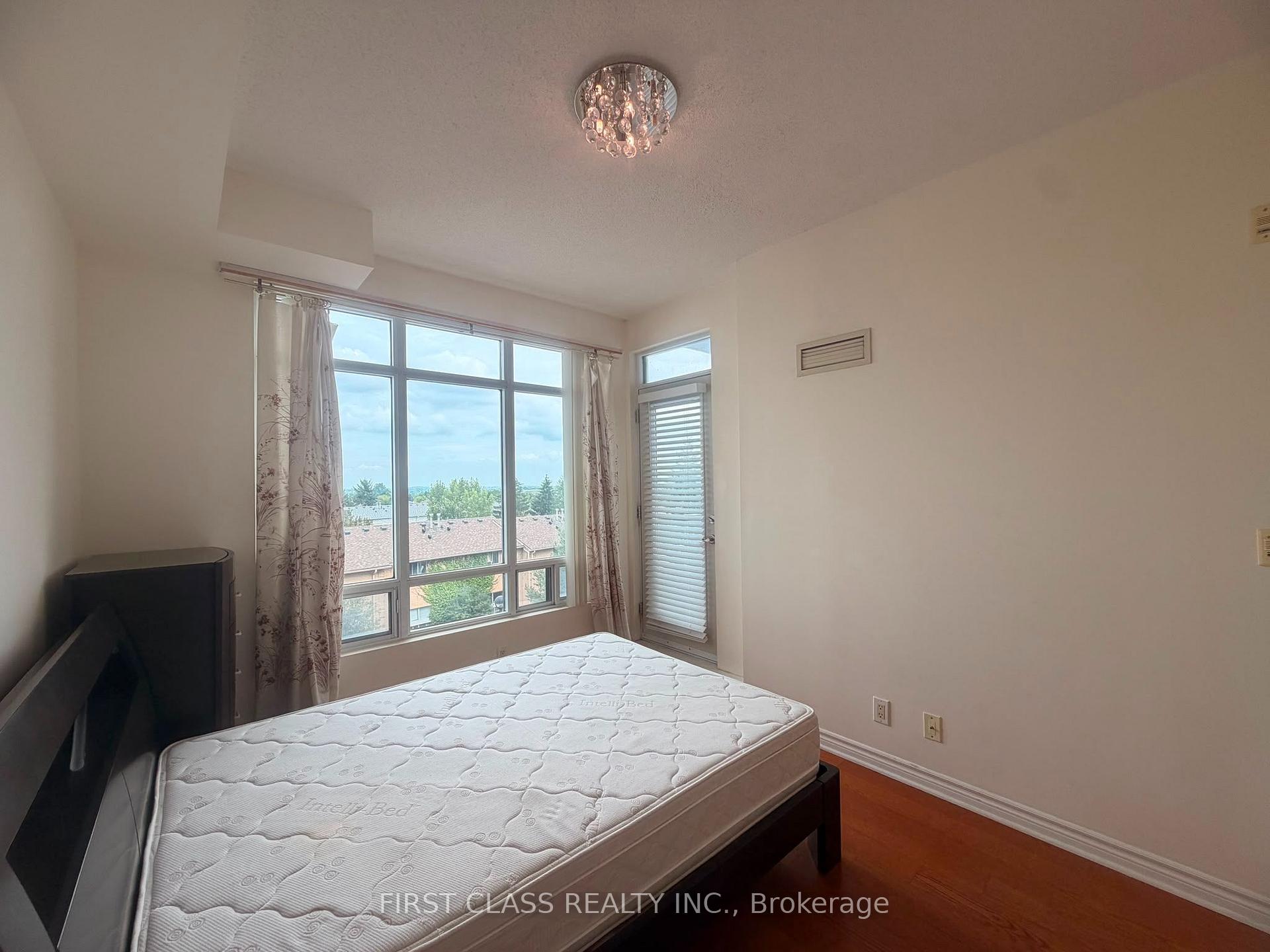 Photo 9 of Unit 422, 11121 Yonge Street, Richmond Hill, Devonsleigh — HOMEH