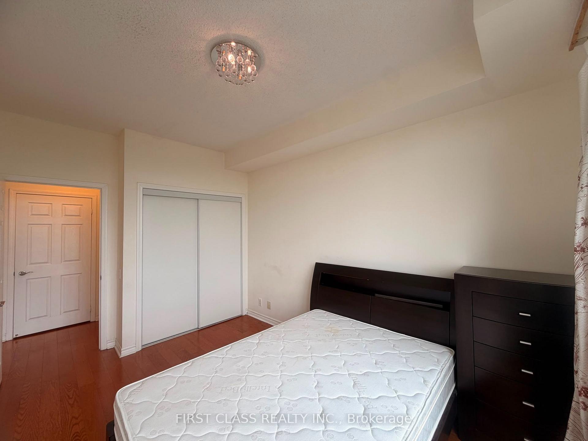 Photo 11 of Unit 422, 11121 Yonge Street, Richmond Hill, Devonsleigh — HOMEH