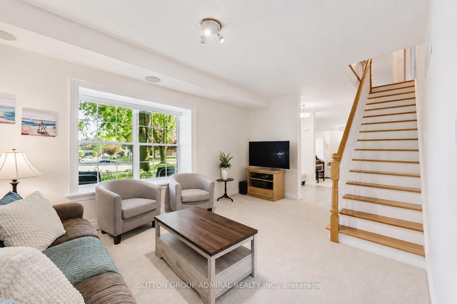 Photo 10 of 54 Starlight Crescent, Richmond Hill, Mill Pond — HOMEH