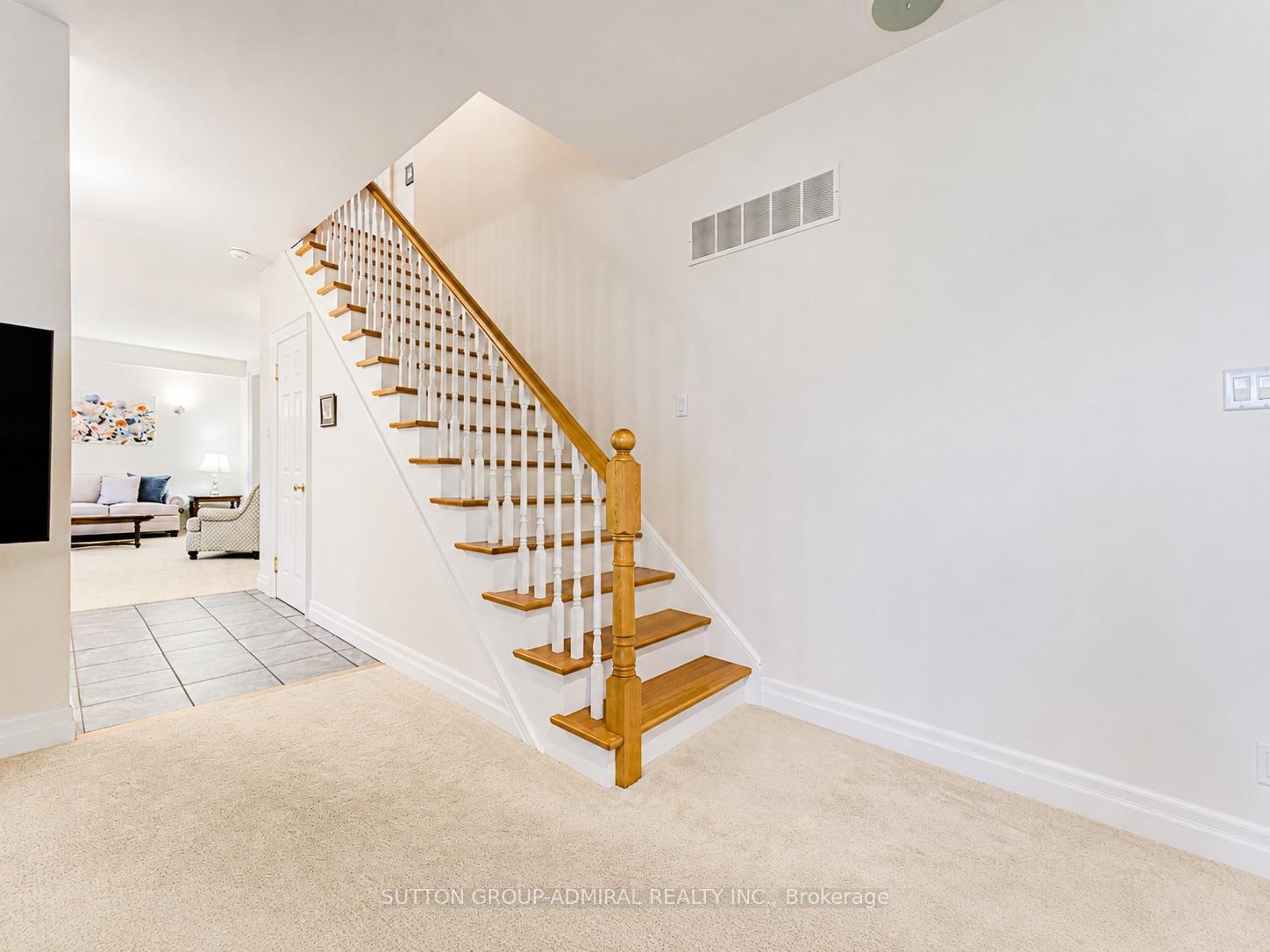 Photo 15 of 54 Starlight Crescent, Richmond Hill, Mill Pond — HOMEH