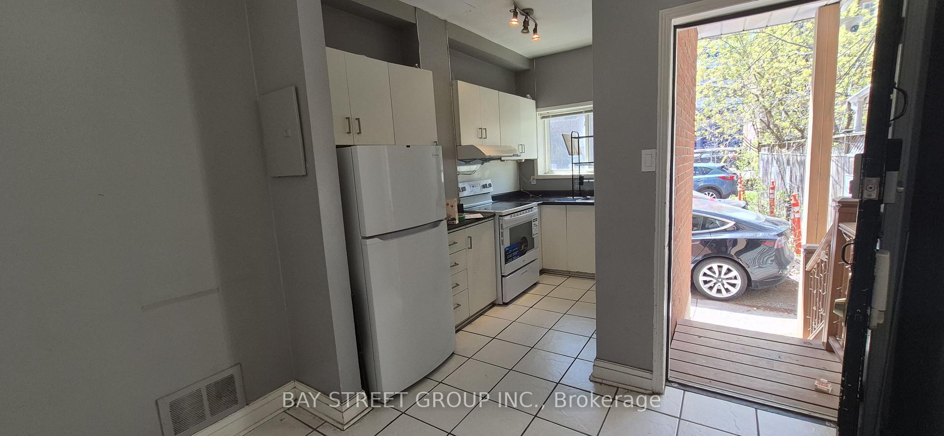 Photo 6 of 6 Ferndale Avenue, Toronto, Rosedale-Moore Park — HOMEH