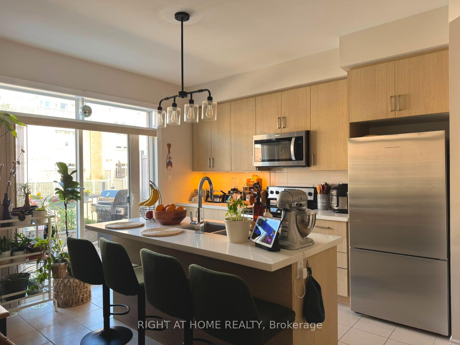 Photo 2 of 31 Edward Horton Crescent, Etobicoke, Islington-City Centre West — HOMEH