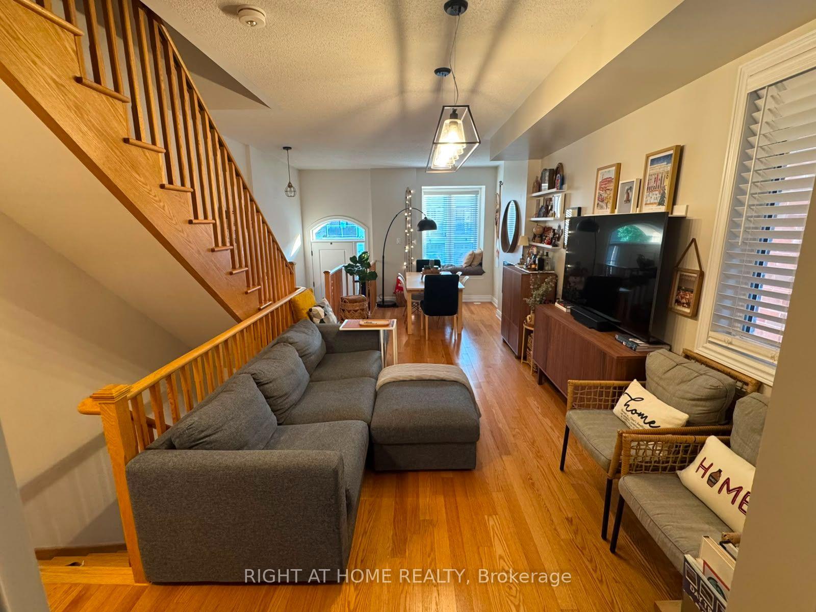 Photo 5 of 31 Edward Horton Crescent, Etobicoke, Islington-City Centre West — HOMEH