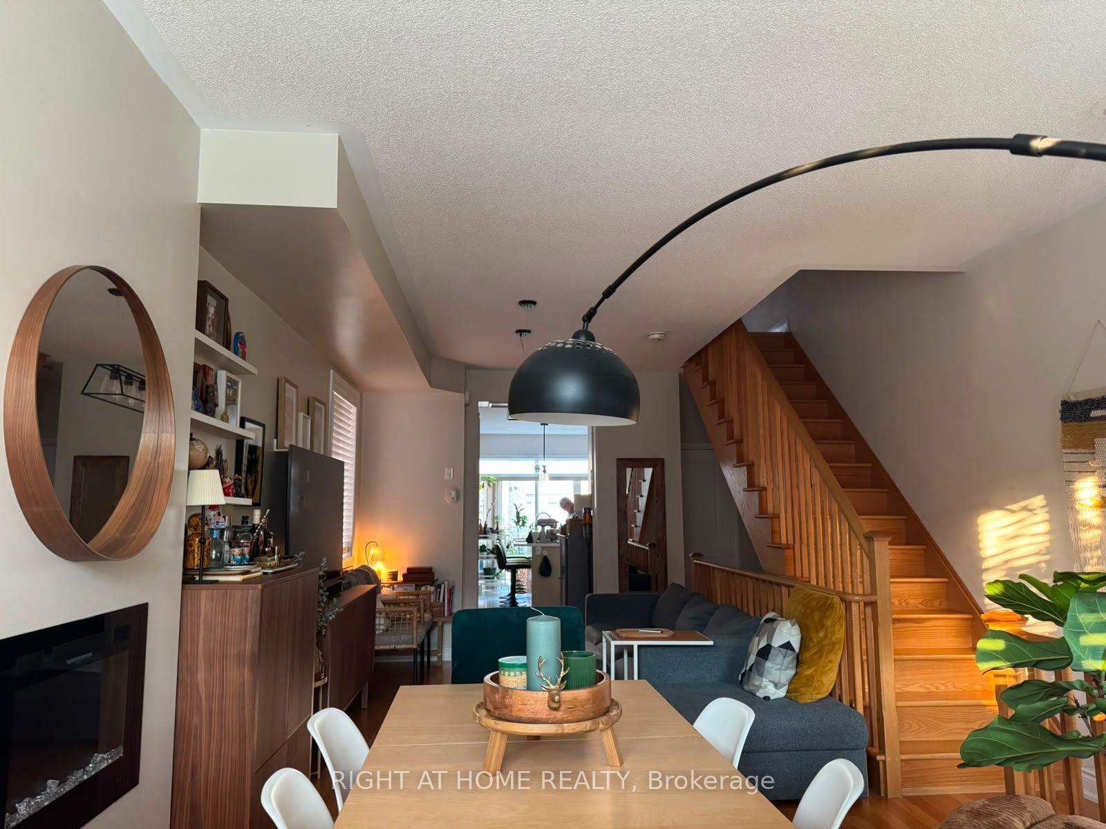 Photo 8 of 31 Edward Horton Crescent, Etobicoke, Islington-City Centre West — HOMEH