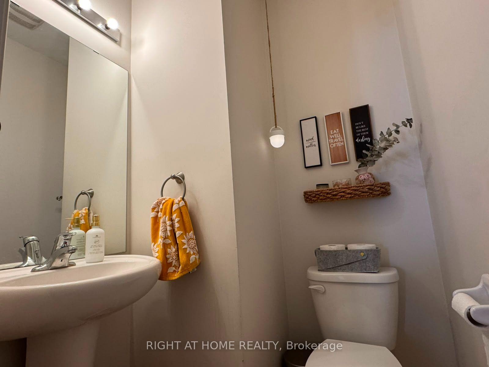 Photo 9 of 31 Edward Horton Crescent, Etobicoke, Islington-City Centre West — HOMEH