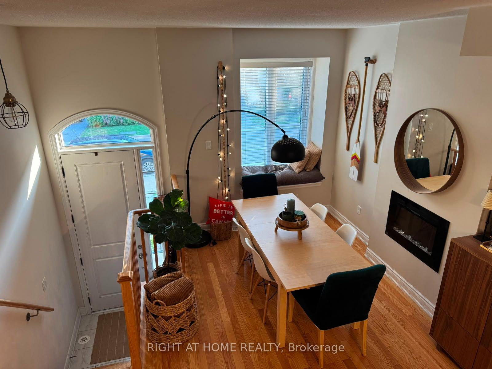 Photo 10 of 31 Edward Horton Crescent, Etobicoke, Islington-City Centre West — HOMEH
