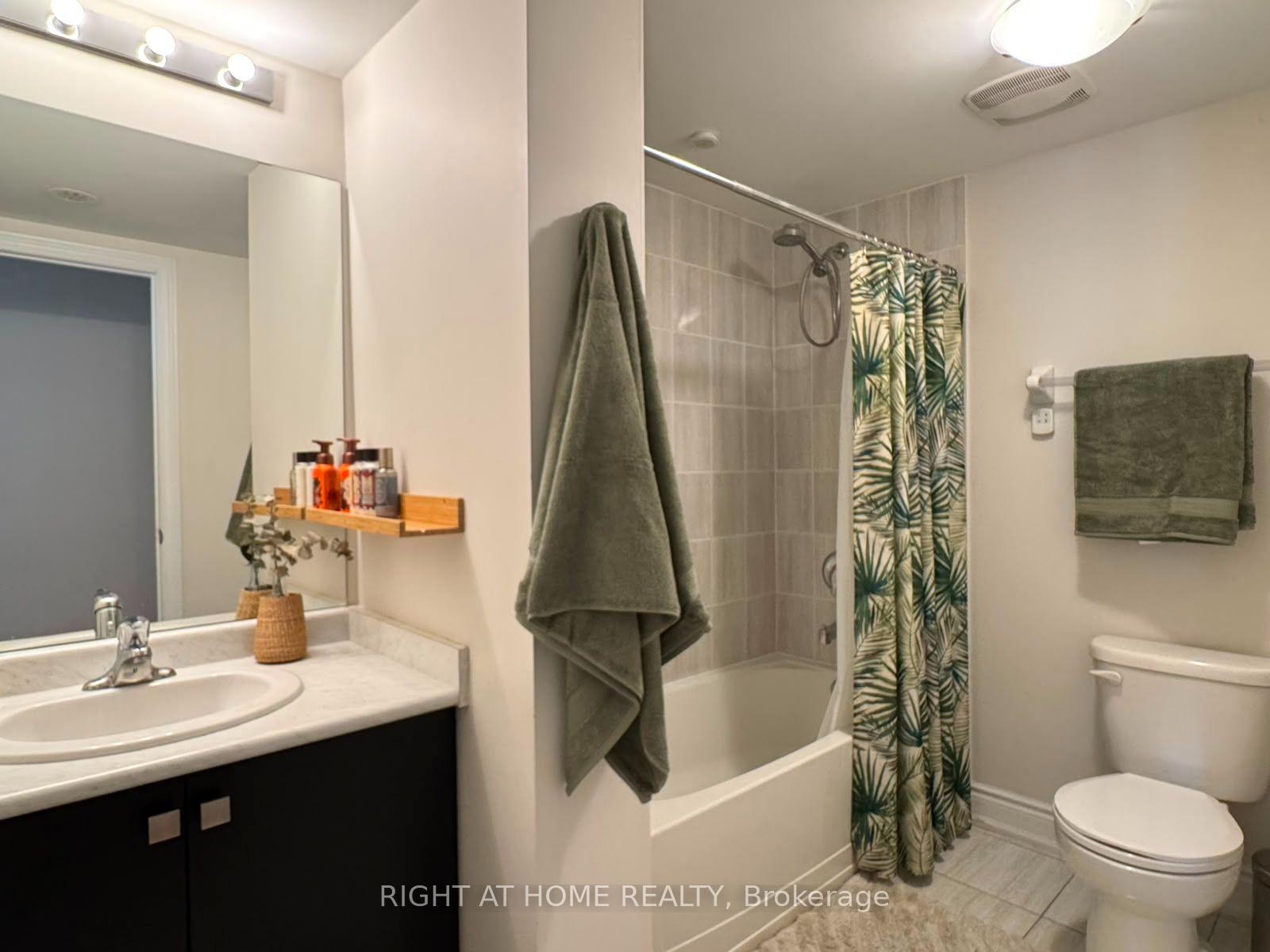 Photo 15 of 31 Edward Horton Crescent, Etobicoke, Islington-City Centre West — HOMEH