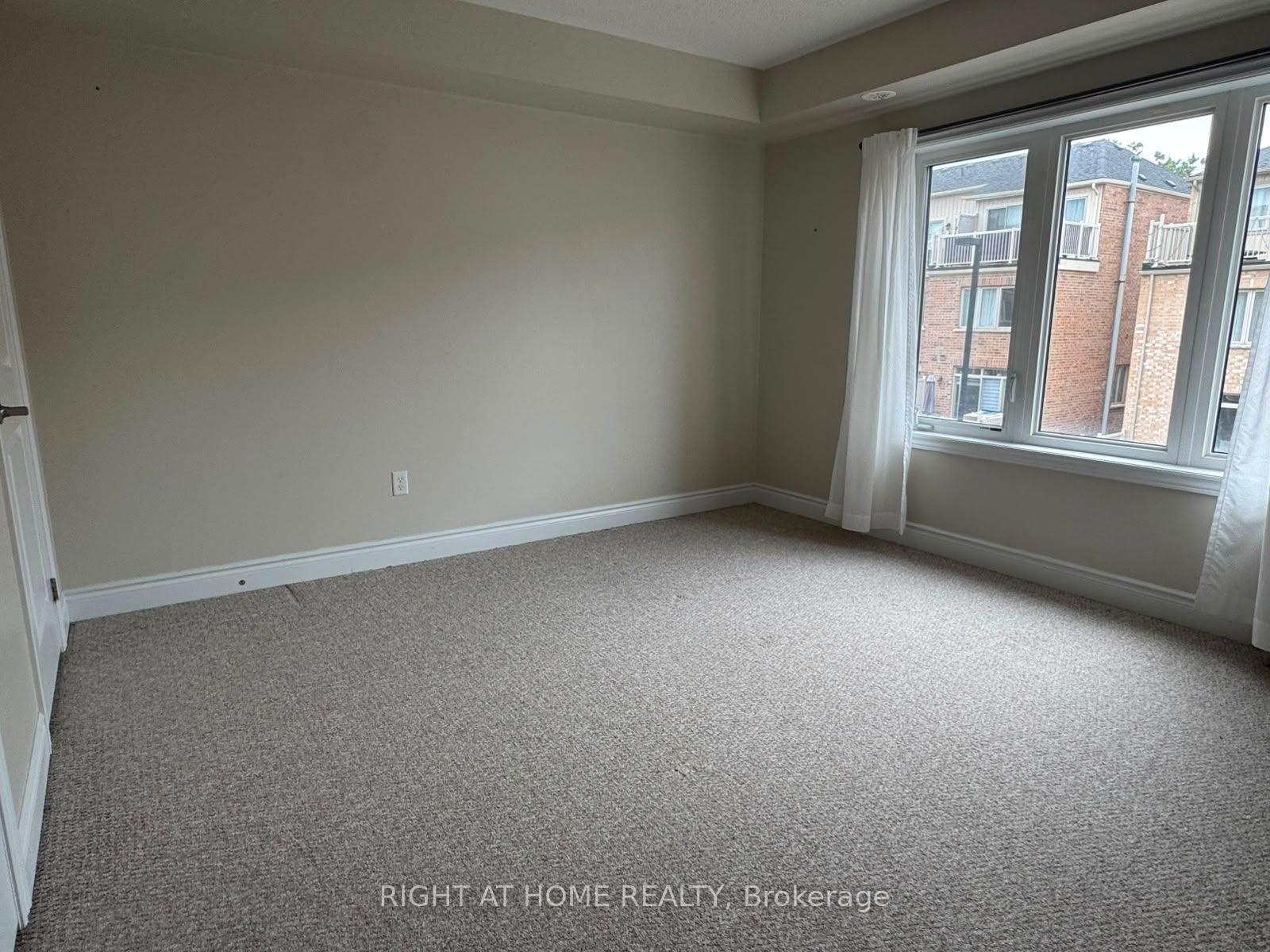 Photo 21 of 31 Edward Horton Crescent, Etobicoke, Islington-City Centre West — HOMEH