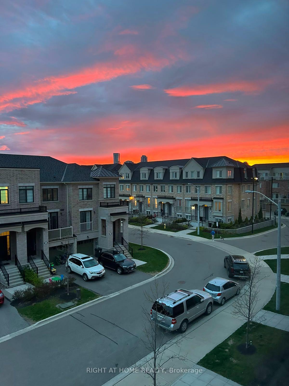 Photo 25 of 31 Edward Horton Crescent, Etobicoke, Islington-City Centre West — HOMEH