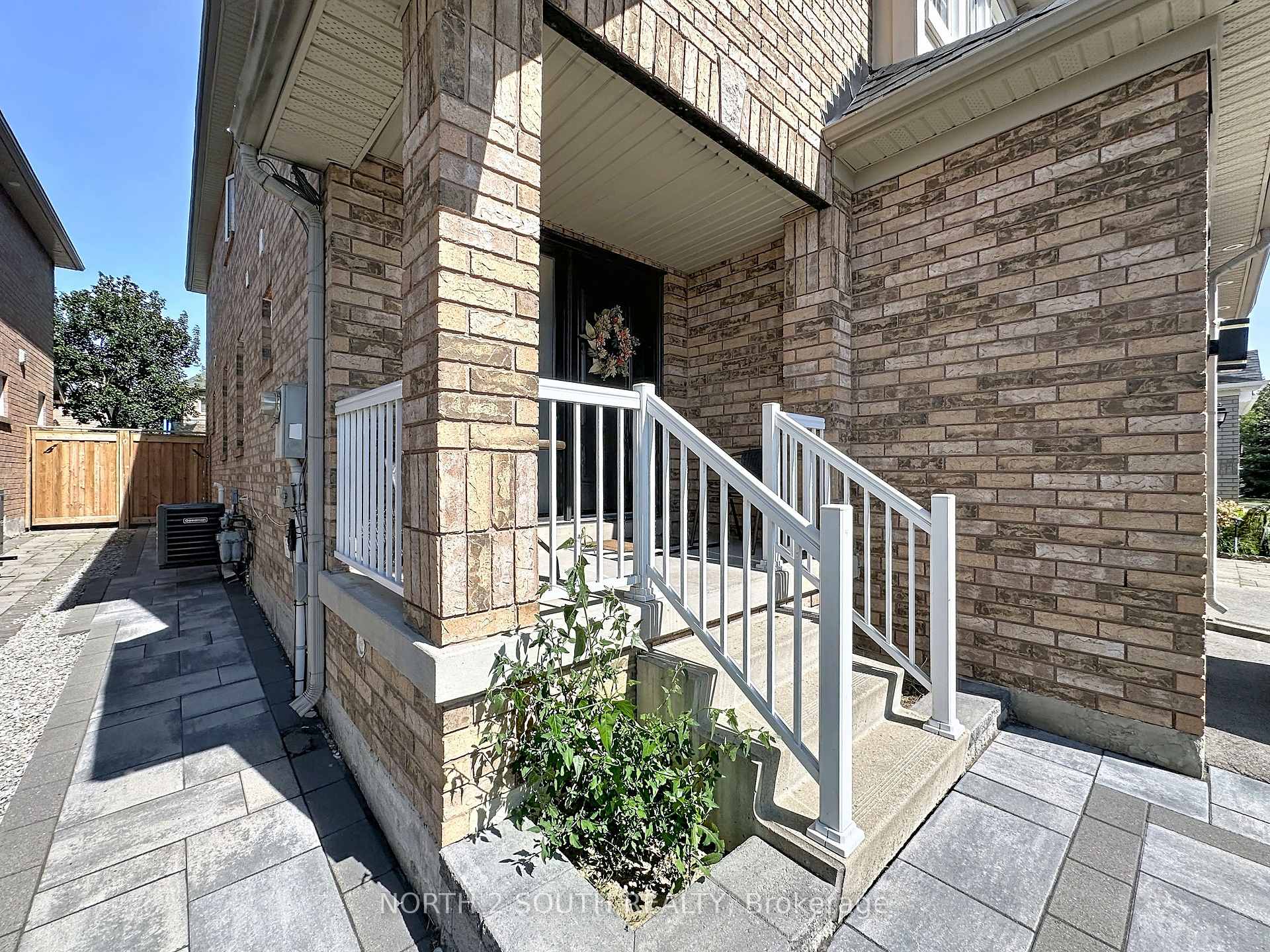 Photo 3 of Unit Upper, 93 Komura Road, Vaughan, Vellore Village — HOMEH