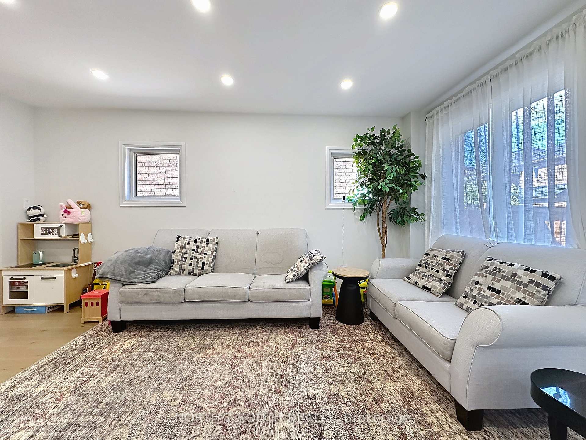 Photo 15 of Unit Upper, 93 Komura Road, Vaughan, Vellore Village — HOMEH
