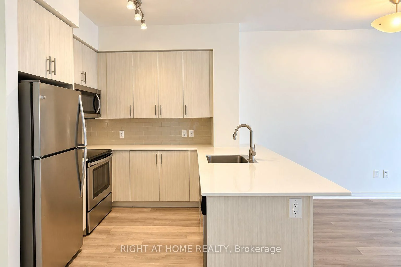 Photo 33 of Unit 7, 111 Worsley Street, Barrie, City Centre — HOMEH