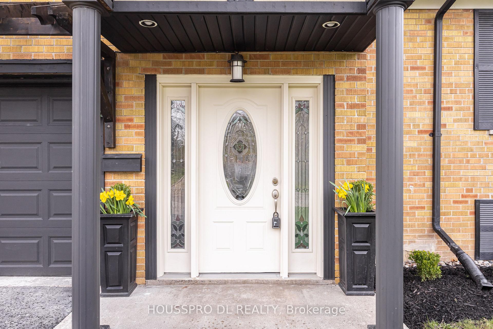 Photo 3 of 49 Bowerbank Drive, North York, Newtonbrook East — HOMEH