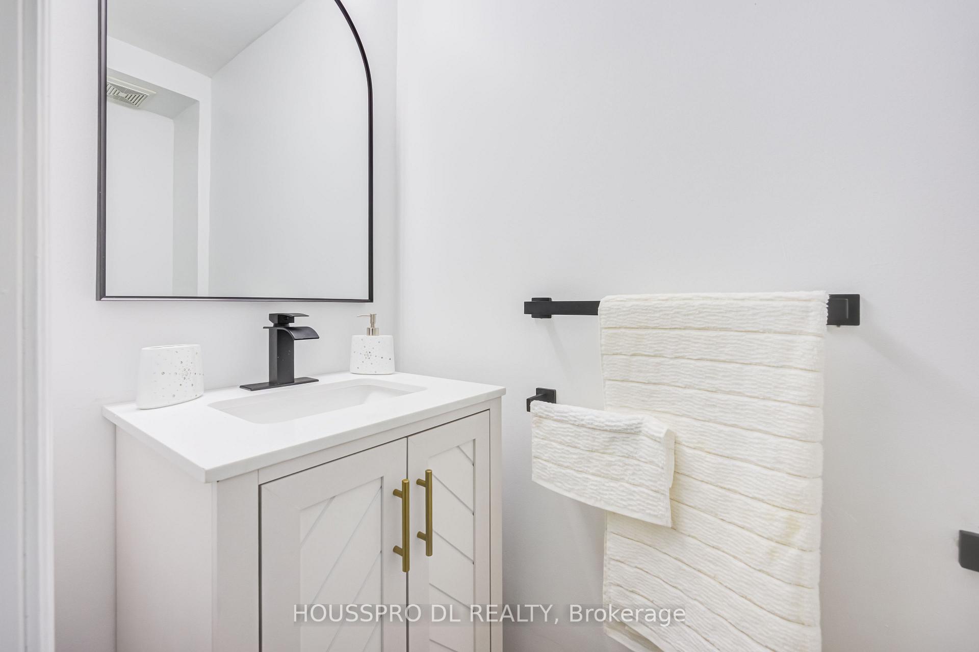 Photo 5 of 49 Bowerbank Drive, North York, Newtonbrook East — HOMEH