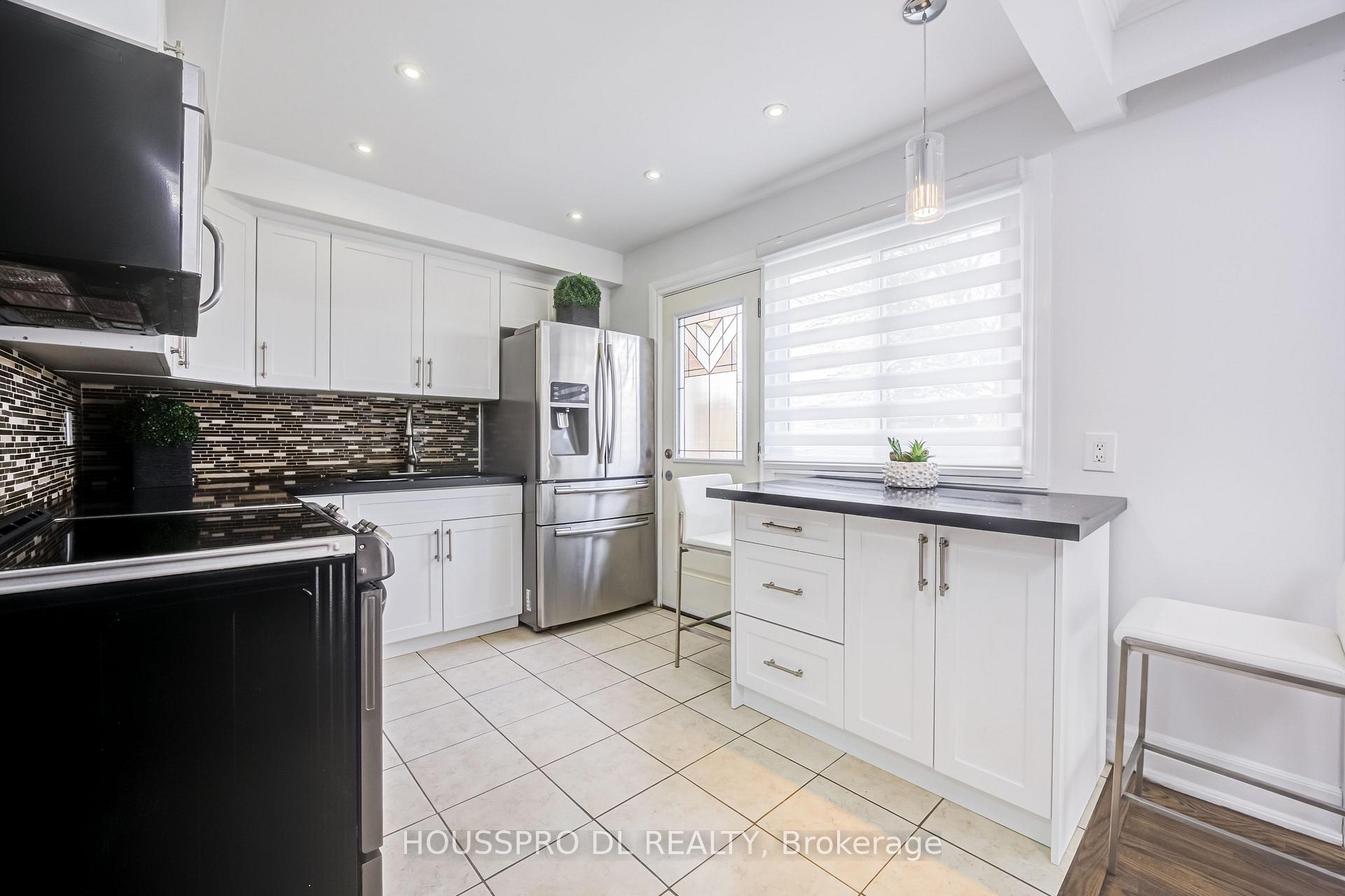Photo 13 of 49 Bowerbank Drive, North York, Newtonbrook East — HOMEH