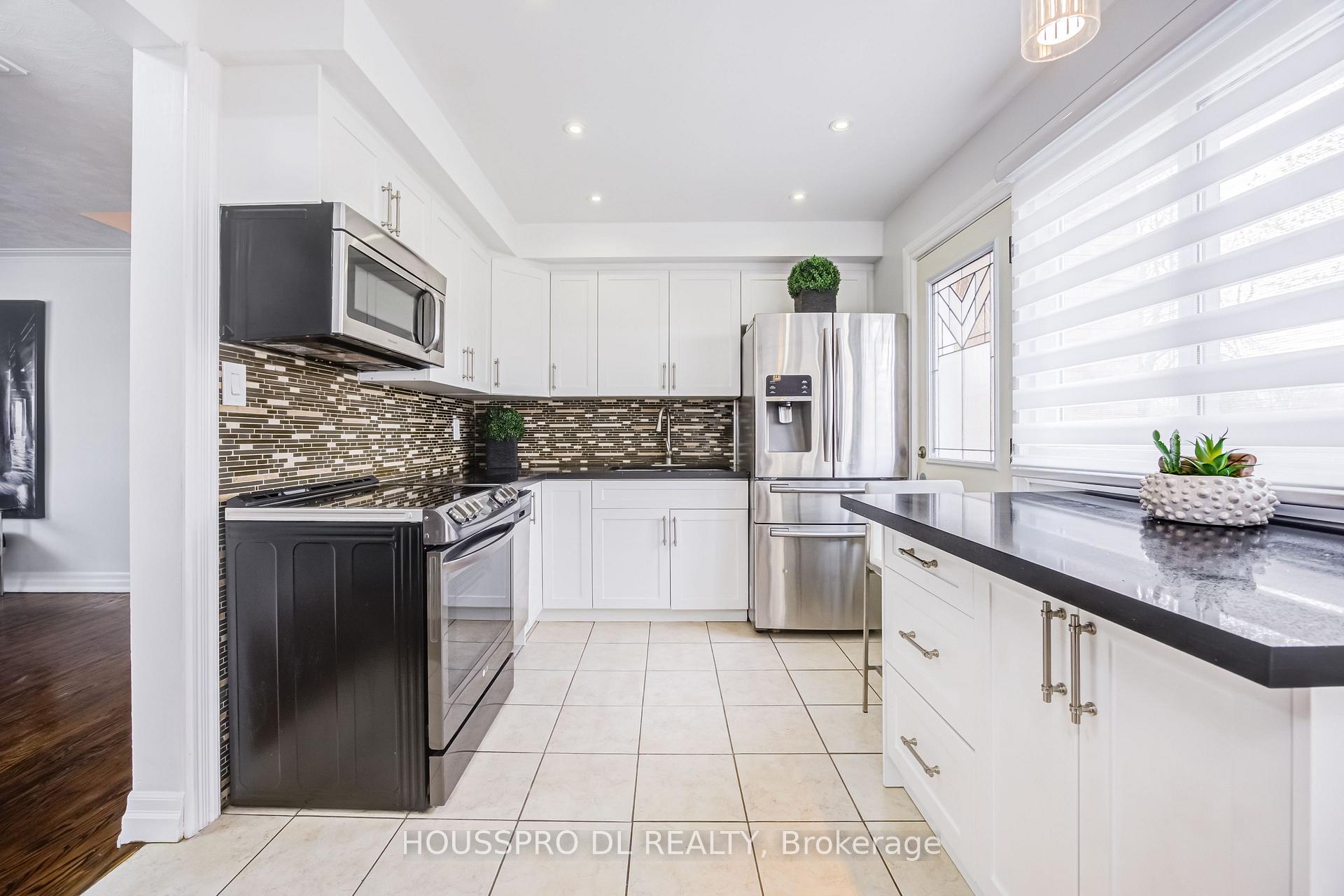 Photo 14 of 49 Bowerbank Drive, North York, Newtonbrook East — HOMEH
