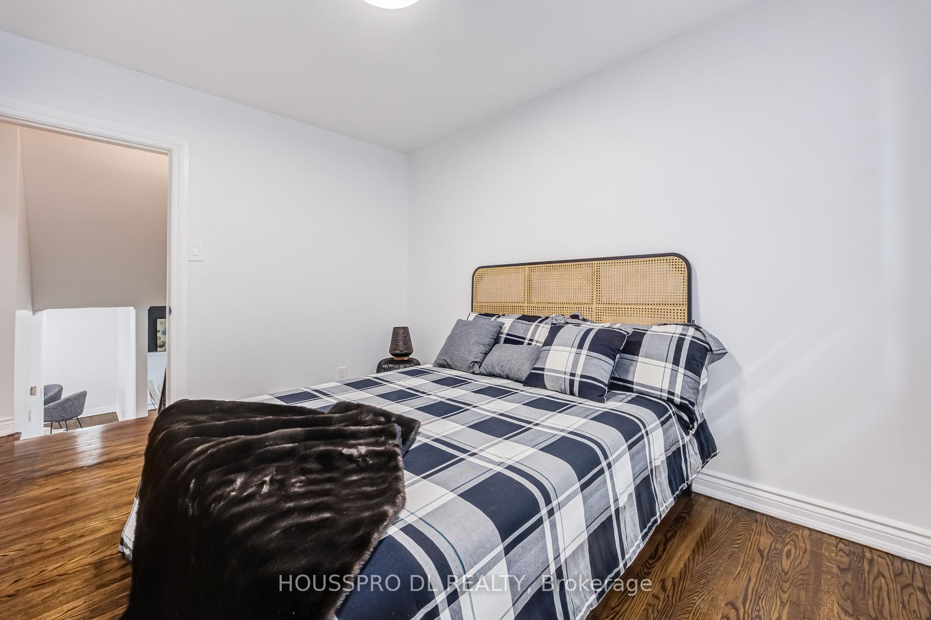 Photo 23 of 49 Bowerbank Drive, North York, Newtonbrook East — HOMEH