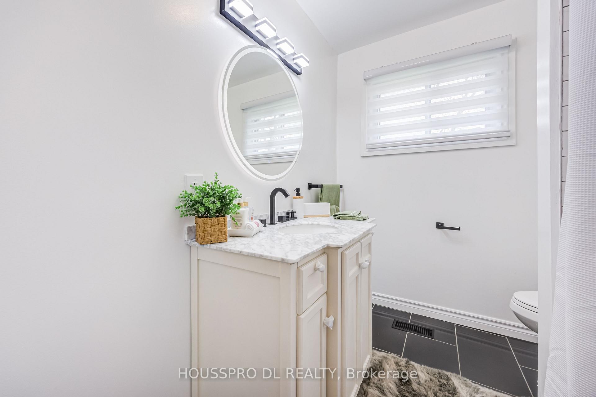 Photo 24 of 49 Bowerbank Drive, North York, Newtonbrook East — HOMEH